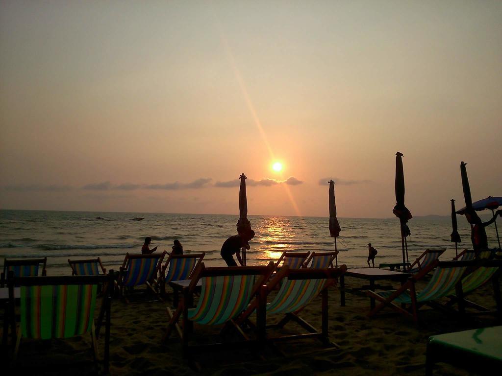 Jomtien Sunset Guesthouse Ngoại thất bức ảnh